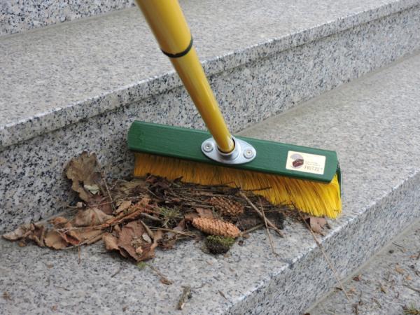 Fritze Krallenbesen für Hof und Garten 30cm breit